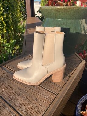 Crown Vintage Cream Chelsea Leather Ankle Boots